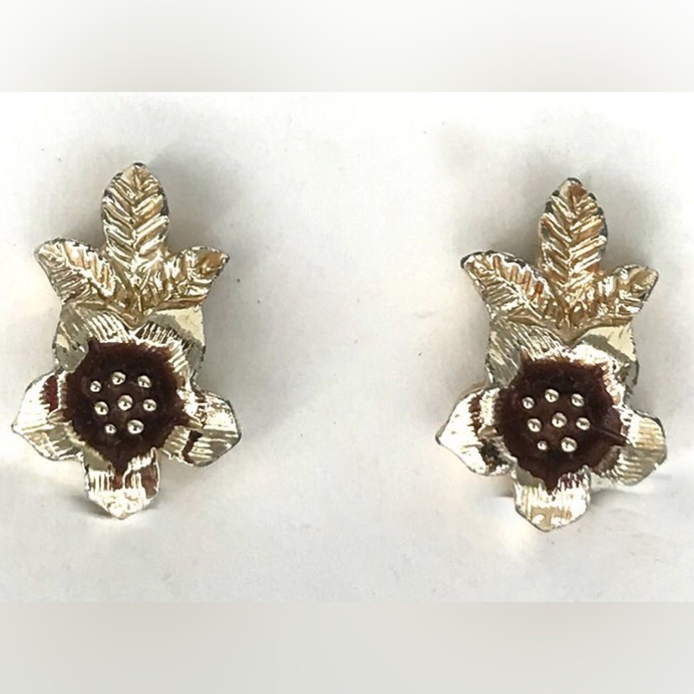 NOS Vtg 1975 STRAWFLOWER Sarah Coventry Goldtone Clip Earrings. Matching Bracele